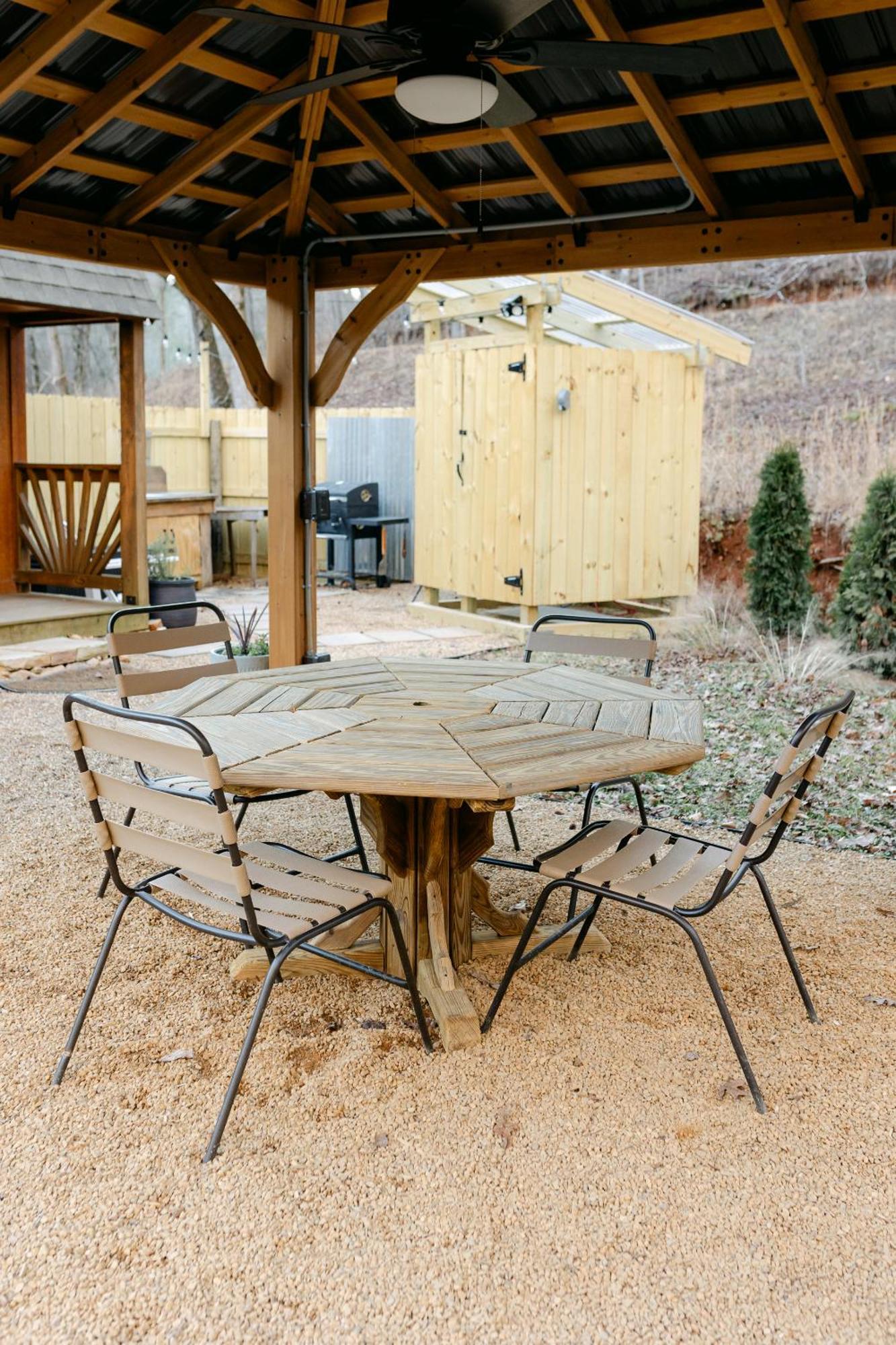 Blythe Shoals Base Camp Hotell Cleveland Exteriör bild