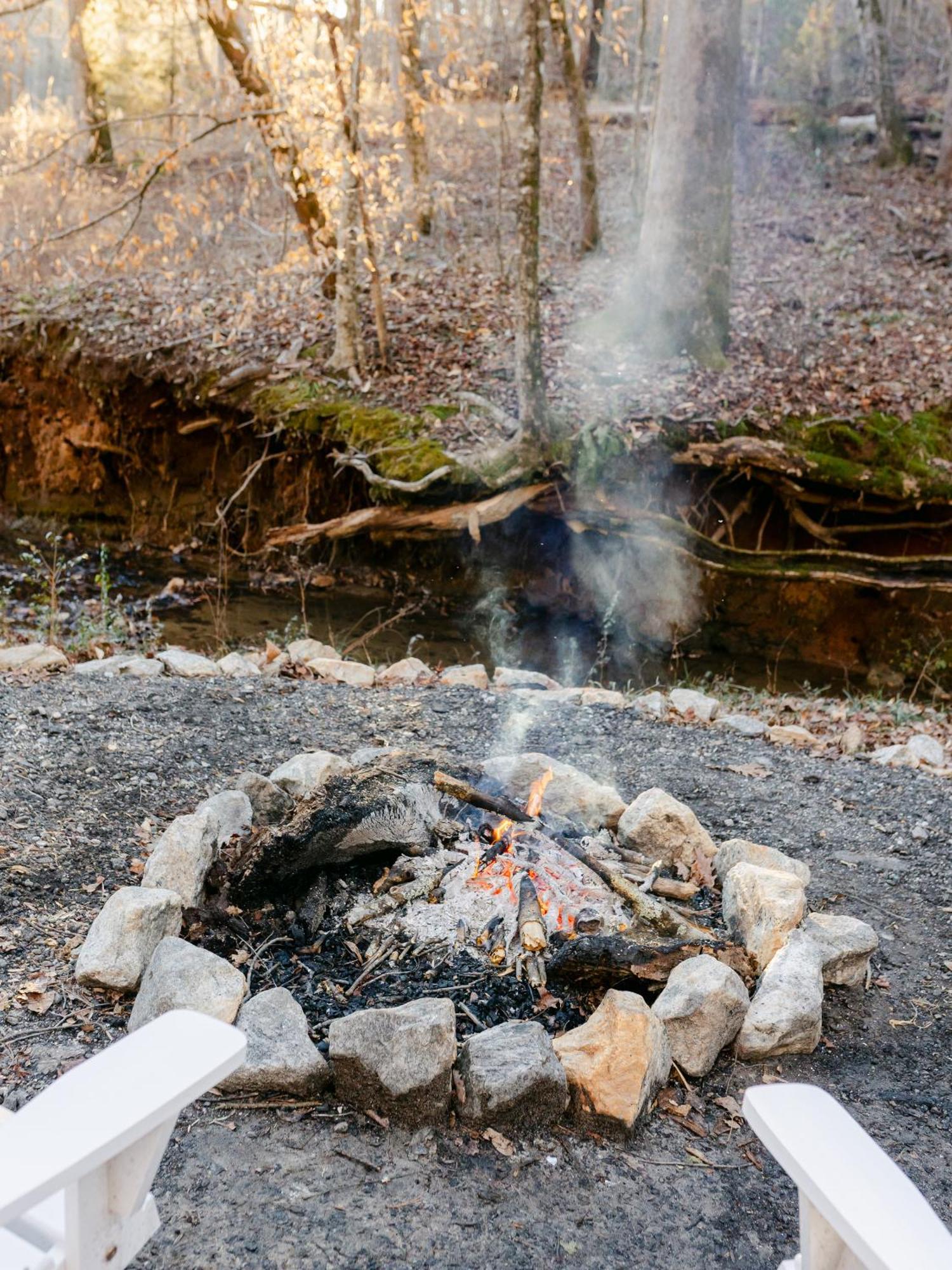 Blythe Shoals Base Camp Hotell Cleveland Exteriör bild