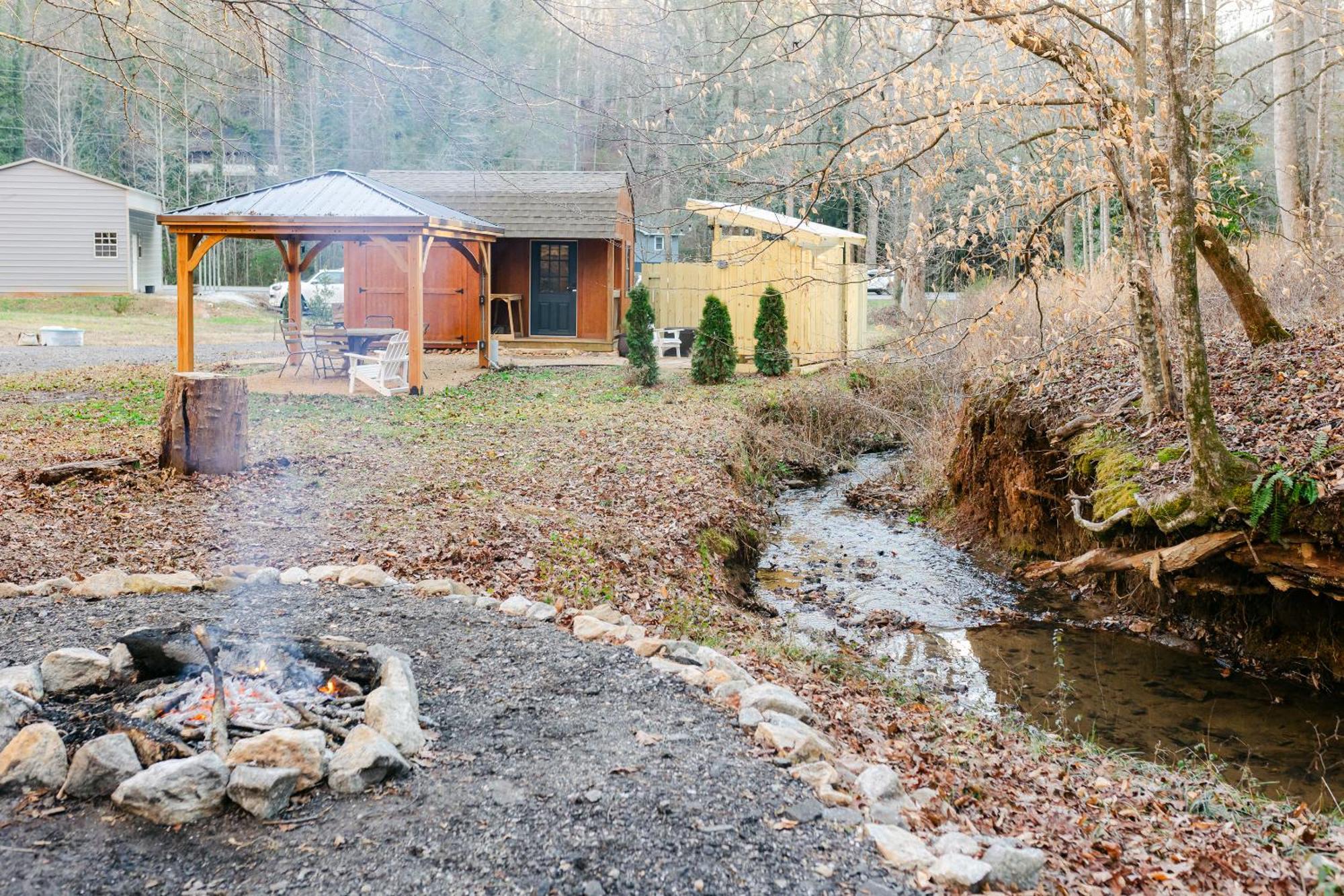 Blythe Shoals Base Camp Hotell Cleveland Exteriör bild